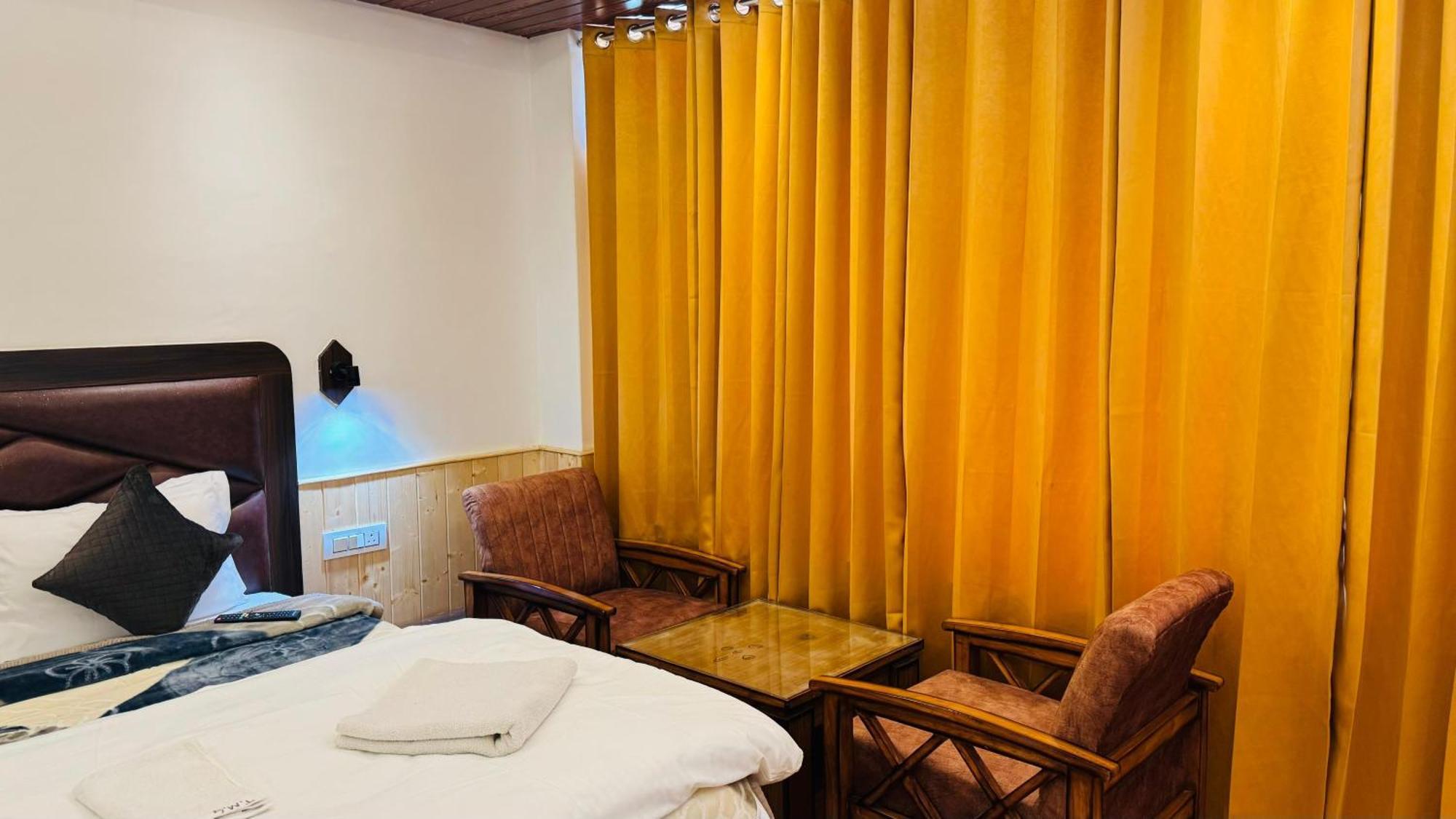 Hotel The Midnight Garden Manali Zewnętrze zdjęcie