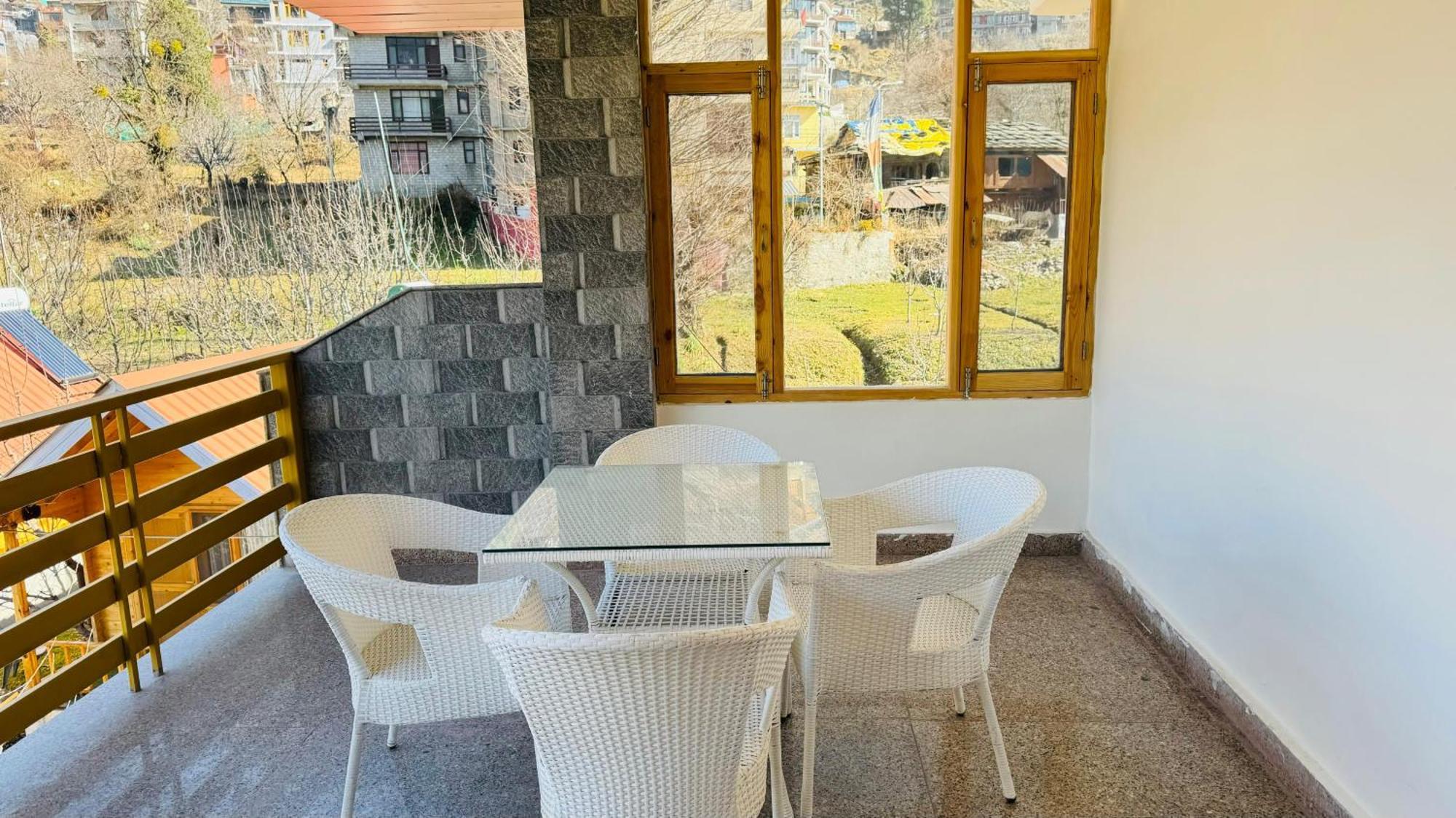 Hotel The Midnight Garden Manali Zewnętrze zdjęcie